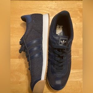 Adidas Samoa men sneaker navy blue and navy stripes size 11.